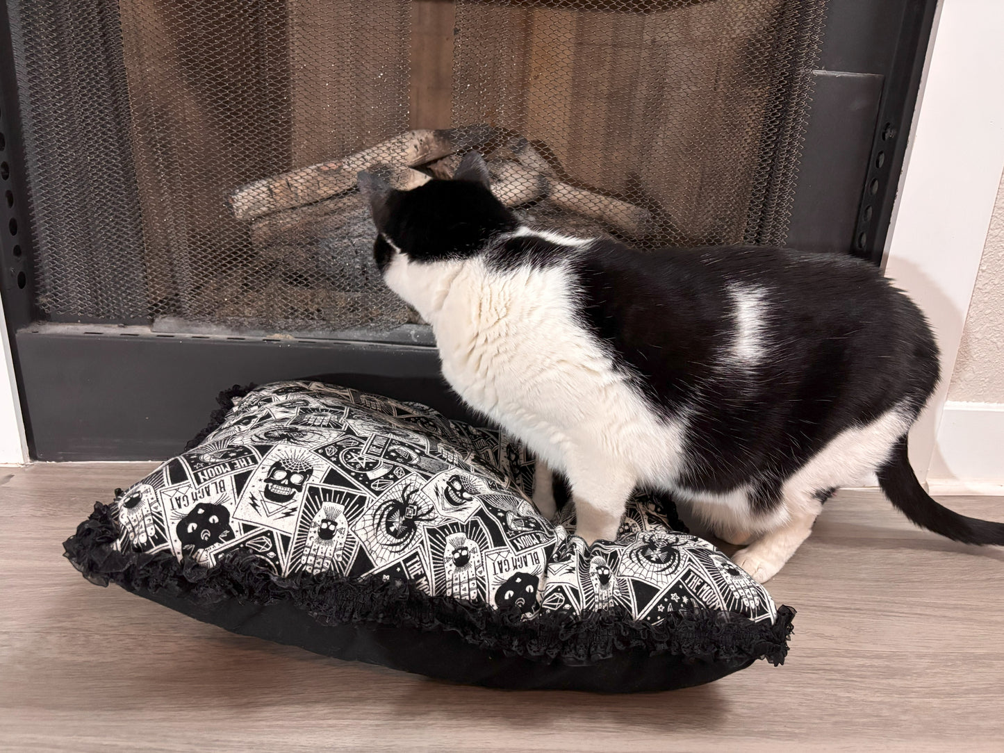 Handsewn Cat Bed - Medium - Black Tarot