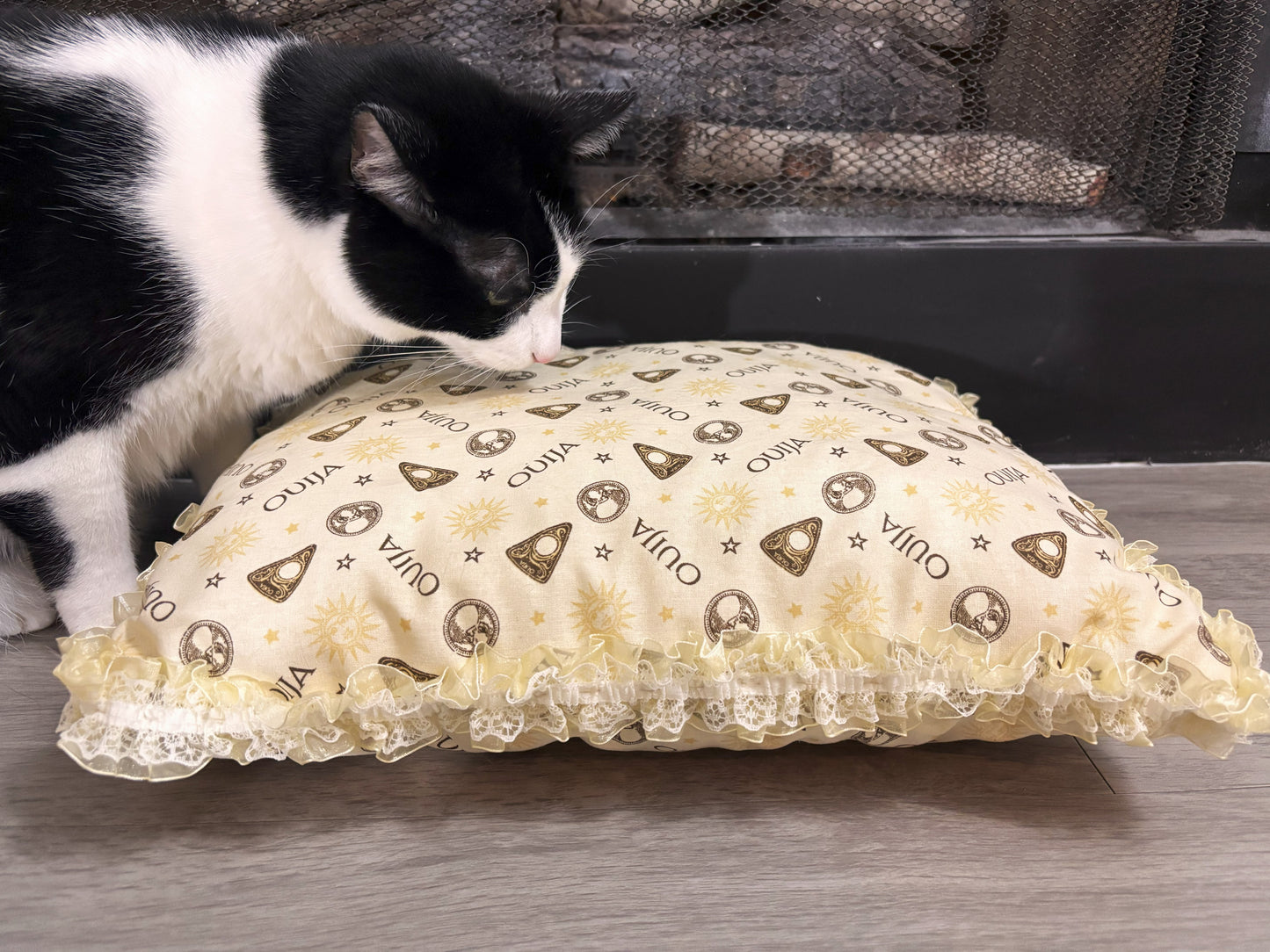 Handsewn Cat Bed - Small - Vintage Ouija