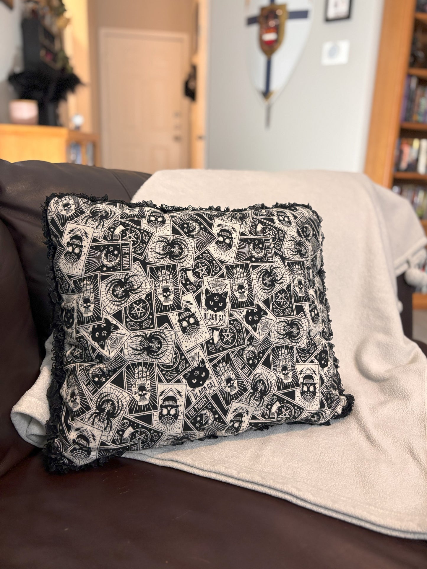 Handsewn Cat Bed - Medium - Black Tarot